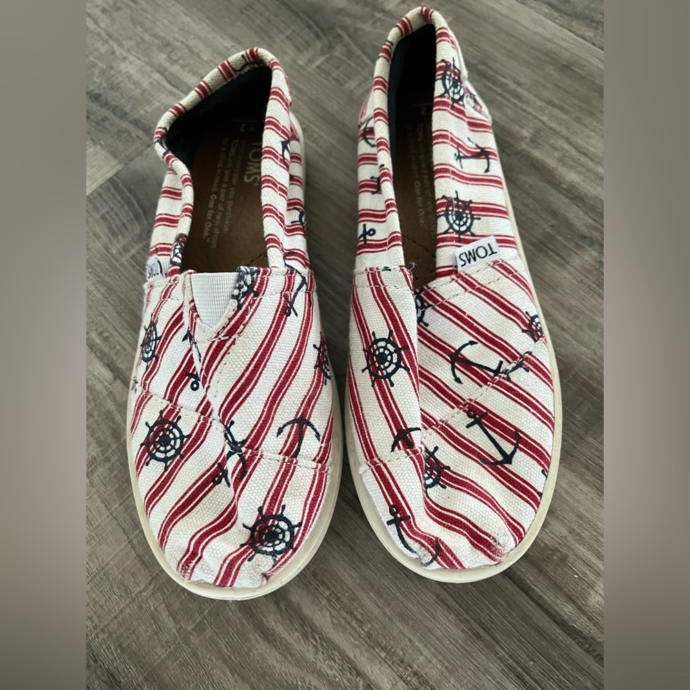 Girls Nautical Alpargata Toms, size 2
